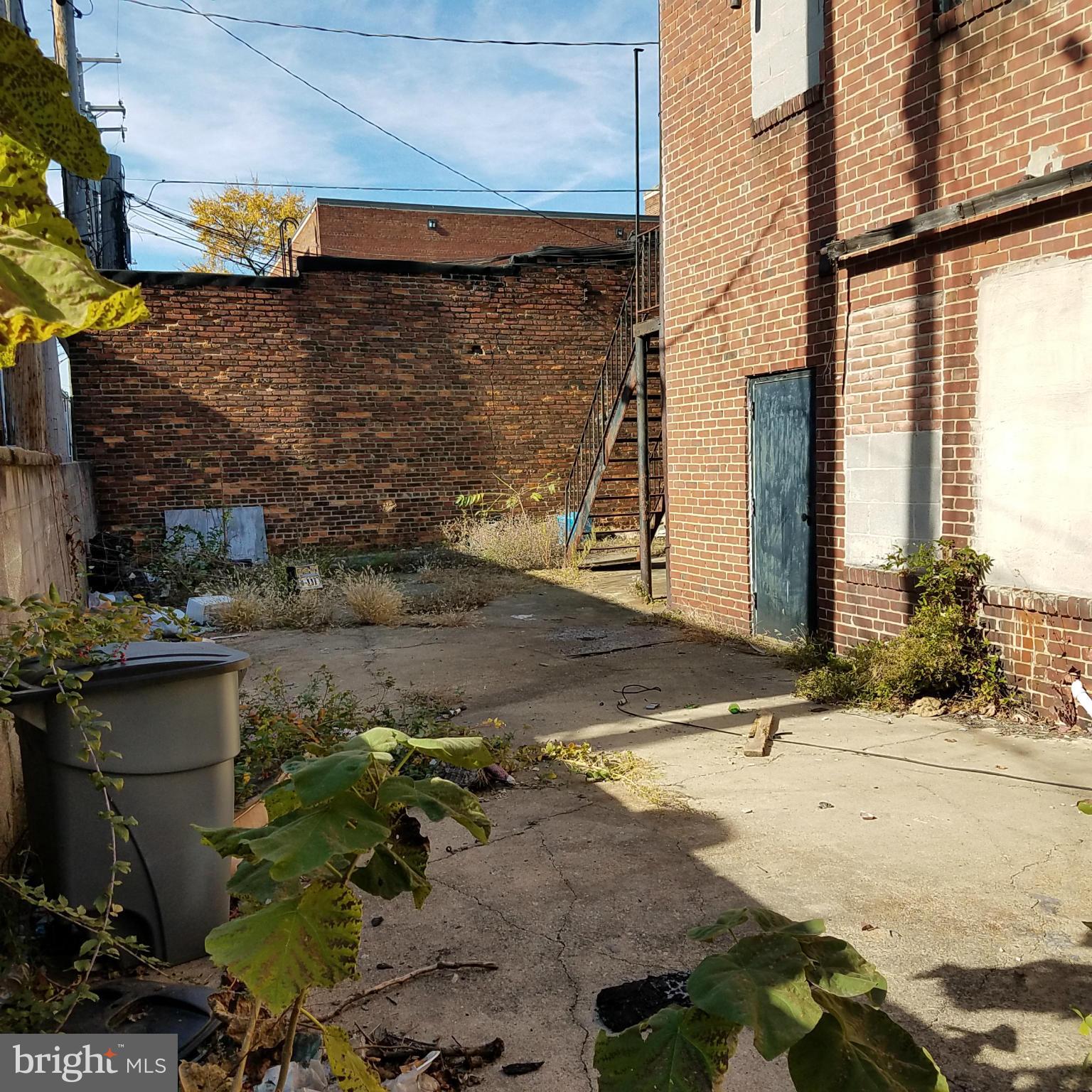 HIGHLANDTOWN - Commercial Sale