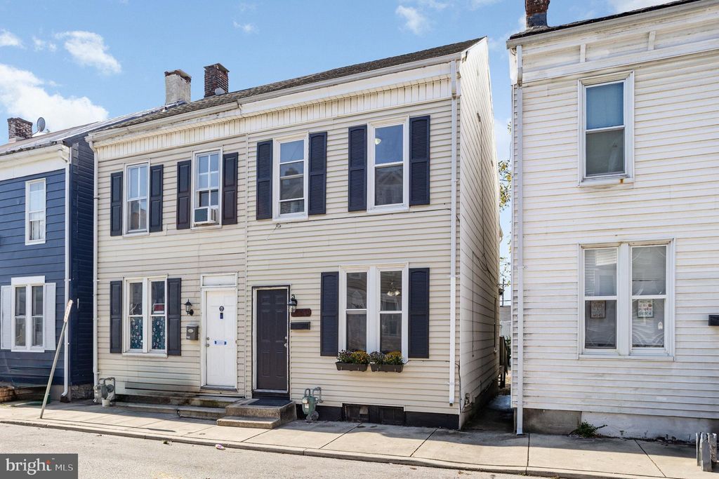 Photo of 230 Park Place, YORK, PA 17401 (MLS # PAYK2090392)