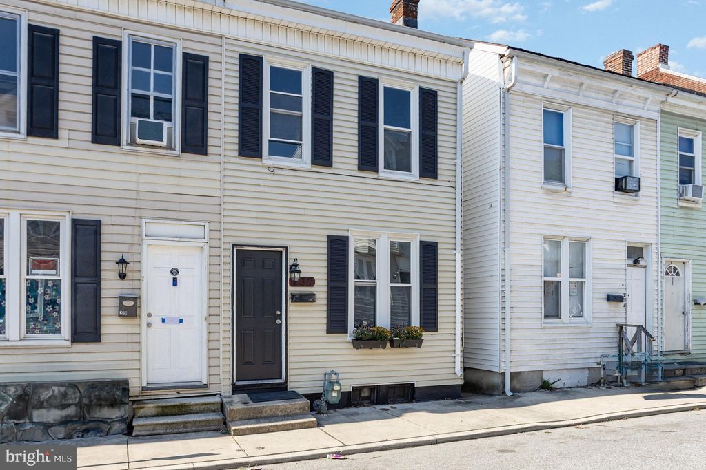 Photo of 230 Park Place, YORK, PA 17401 (MLS # PAYK2090392)