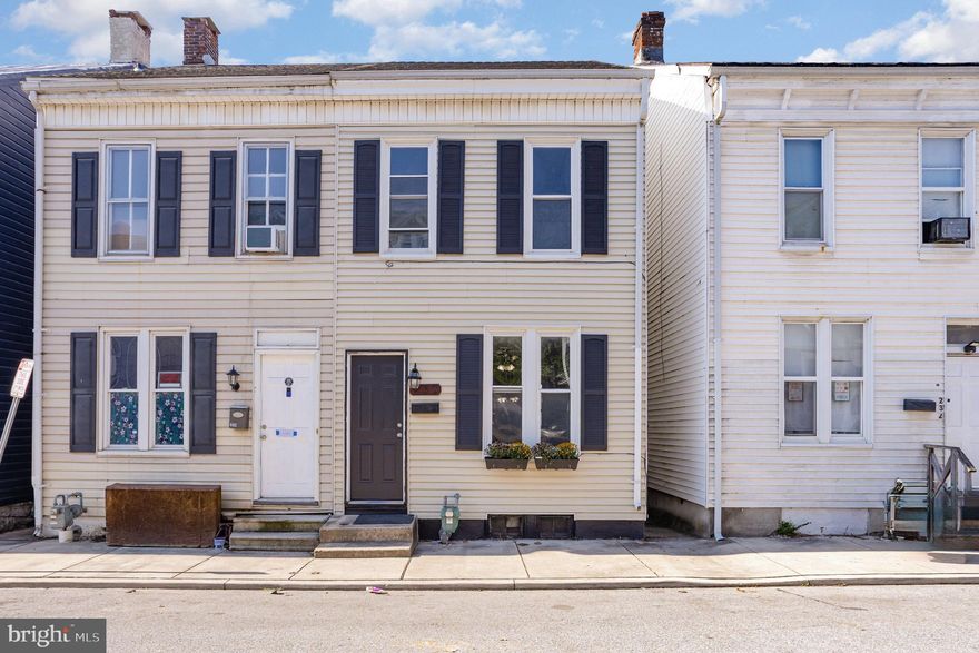 Welcome to 230 Park Pl, a newly renovated house featuring four bedrooms, one and a half bathrooms, central AC, laundry on the main floor, and only 5 minutes from downtown, Route 30, and 83 for an easy commute. Do not miss out on this opportunity and schedule your showing today.