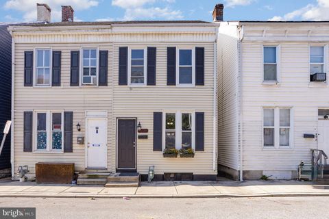 Photo of 230 Park Place, YORK, PA 17401 (MLS # PAYK2090392)