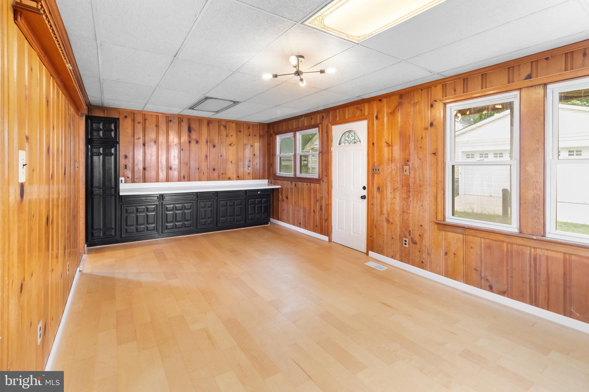 HILLENDALE PARK - Residential Lease