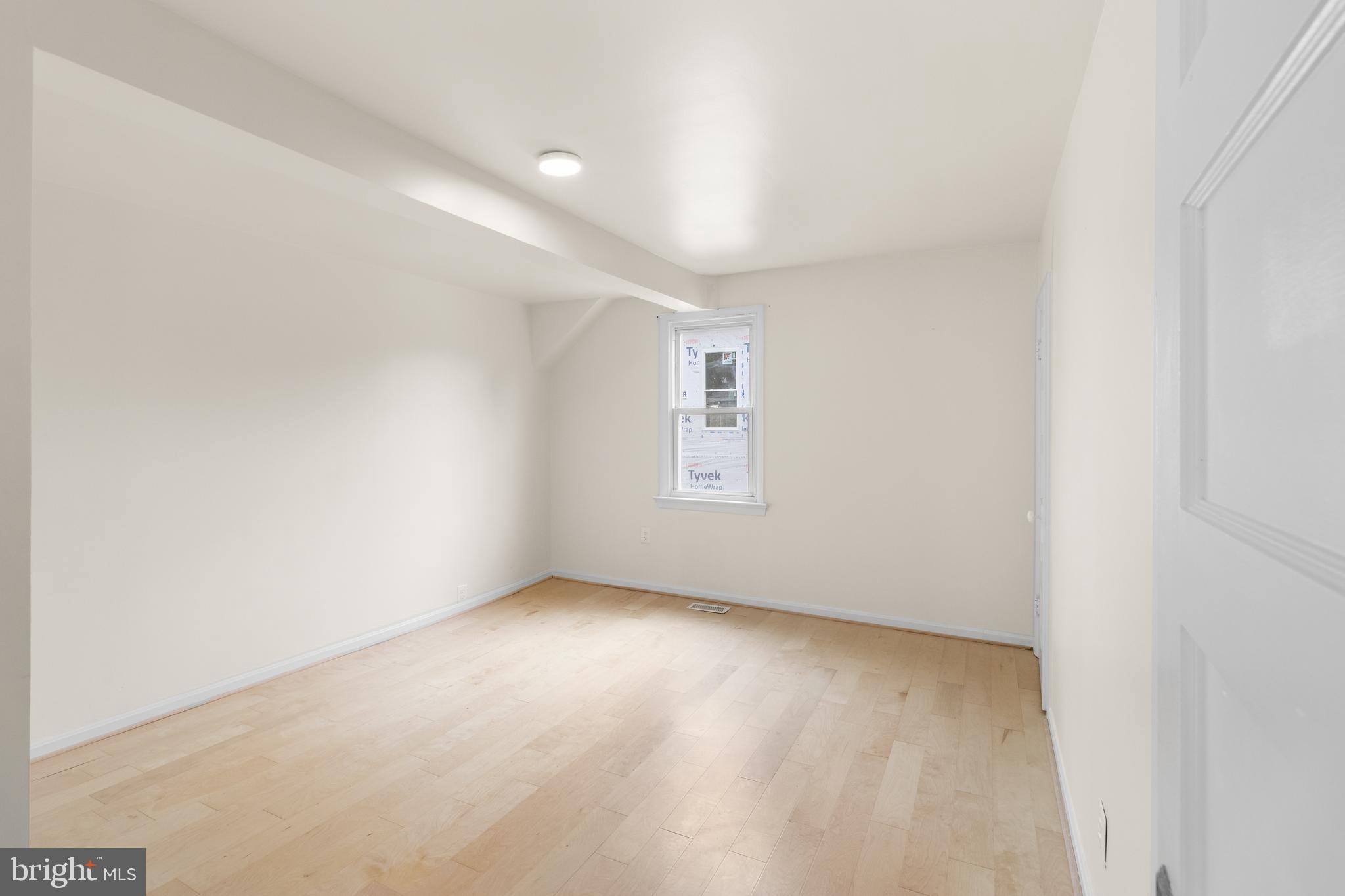 HILLENDALE PARK - Residential Lease