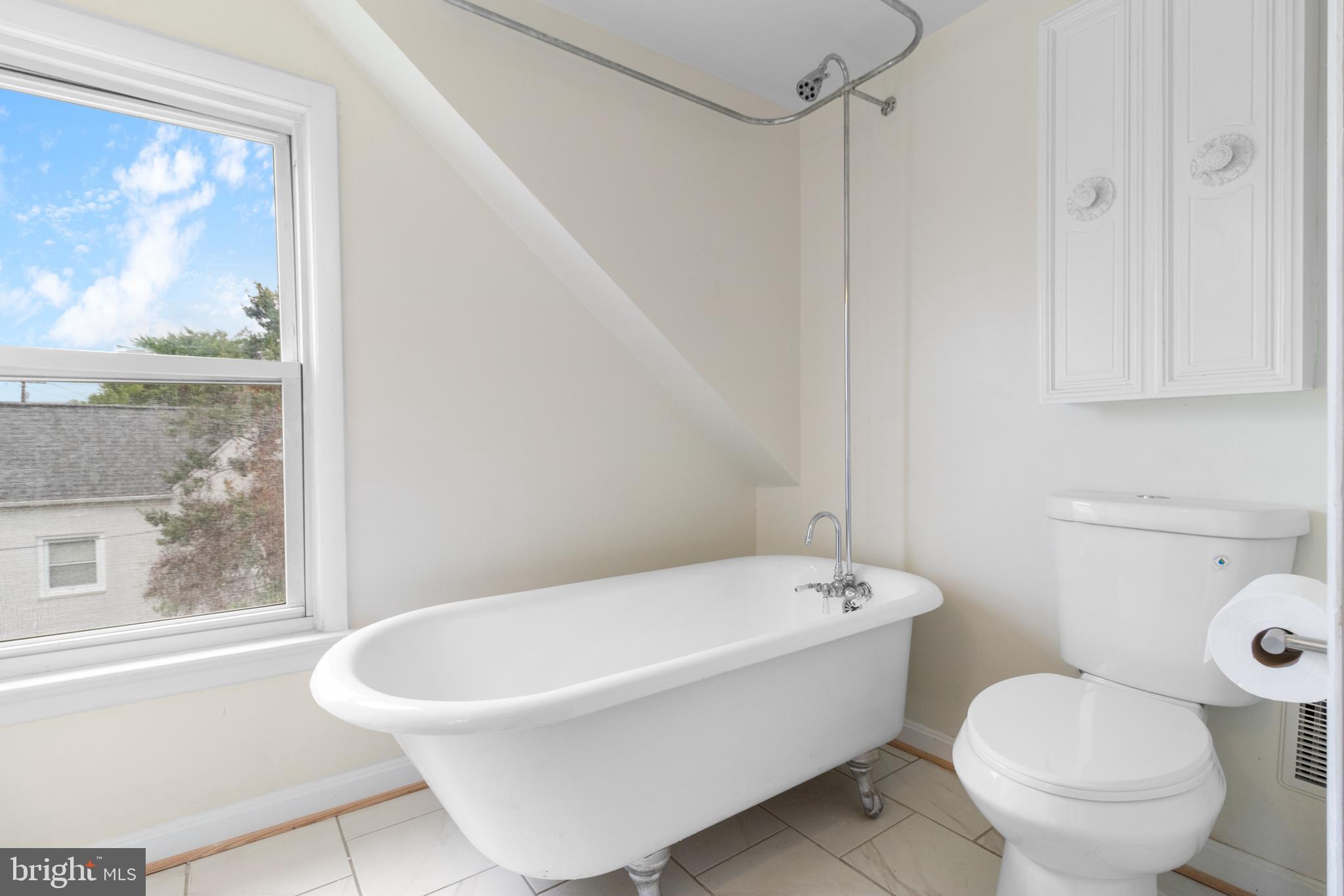 HILLENDALE PARK - Residential Lease