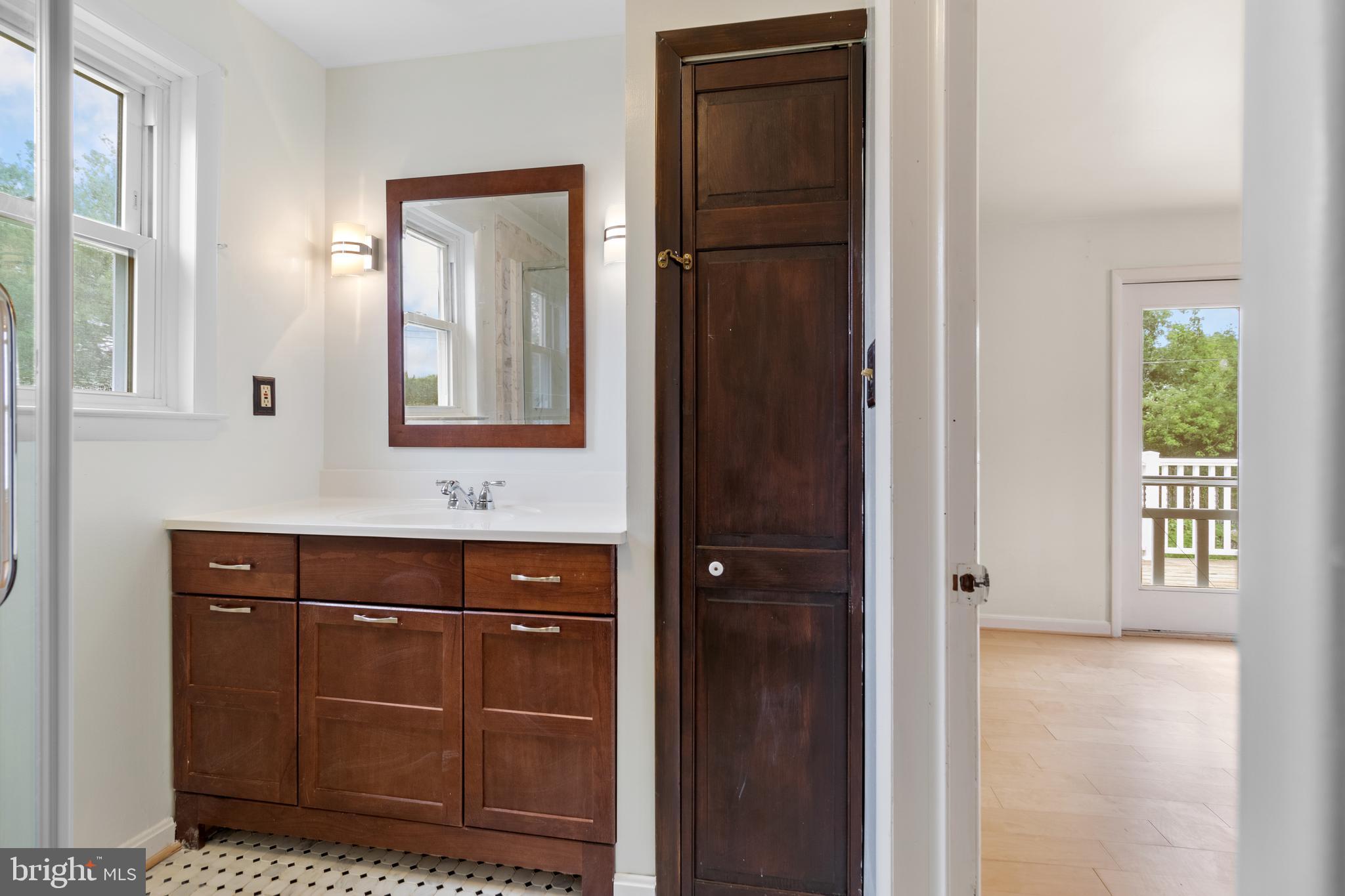 HILLENDALE PARK - Residential Lease