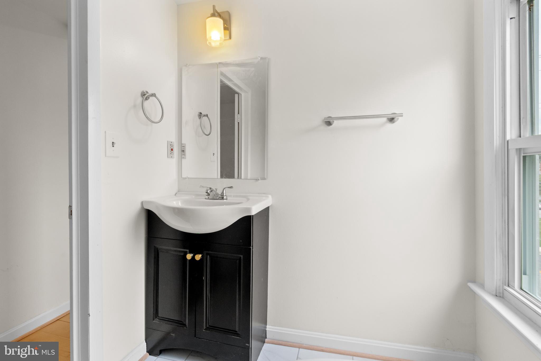 HILLENDALE PARK - Residential Lease