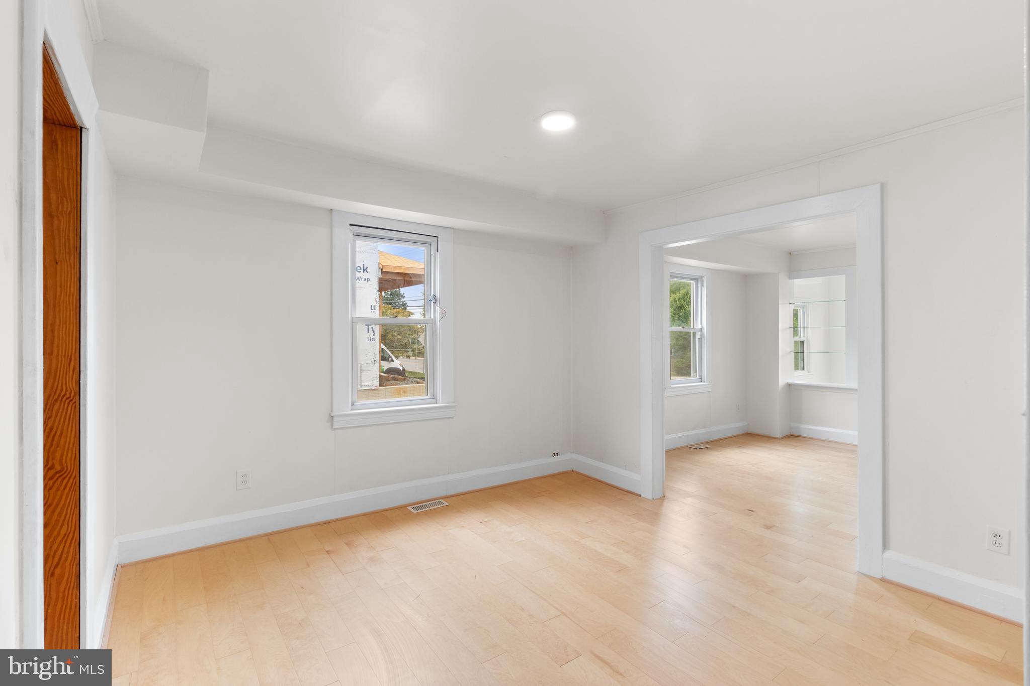 HILLENDALE PARK - Residential Lease