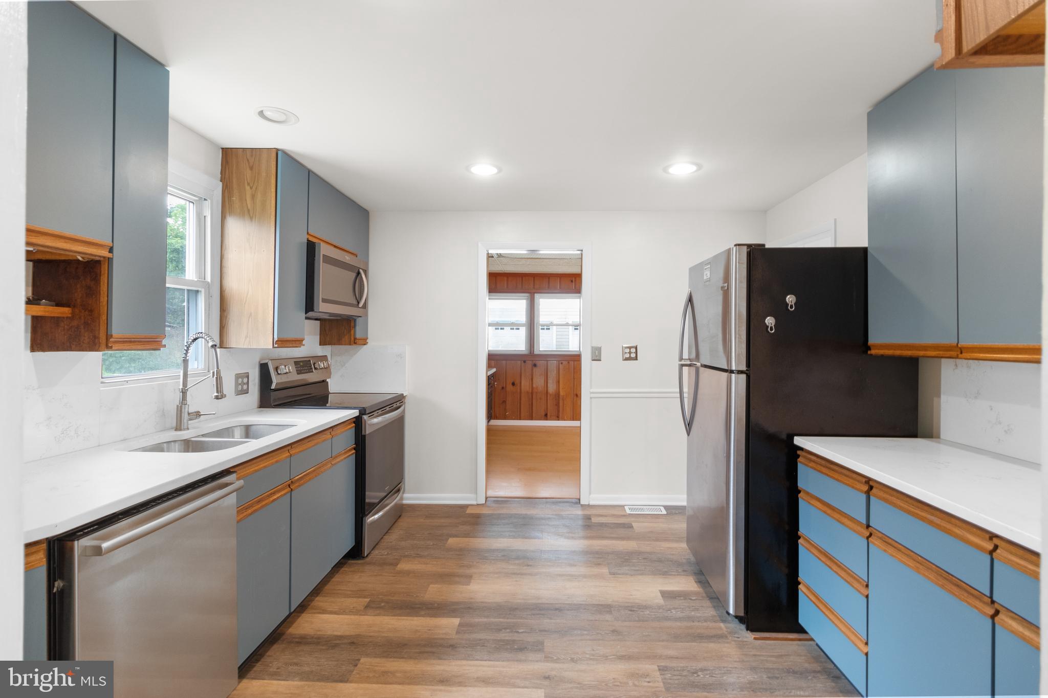 HILLENDALE PARK - Residential Lease