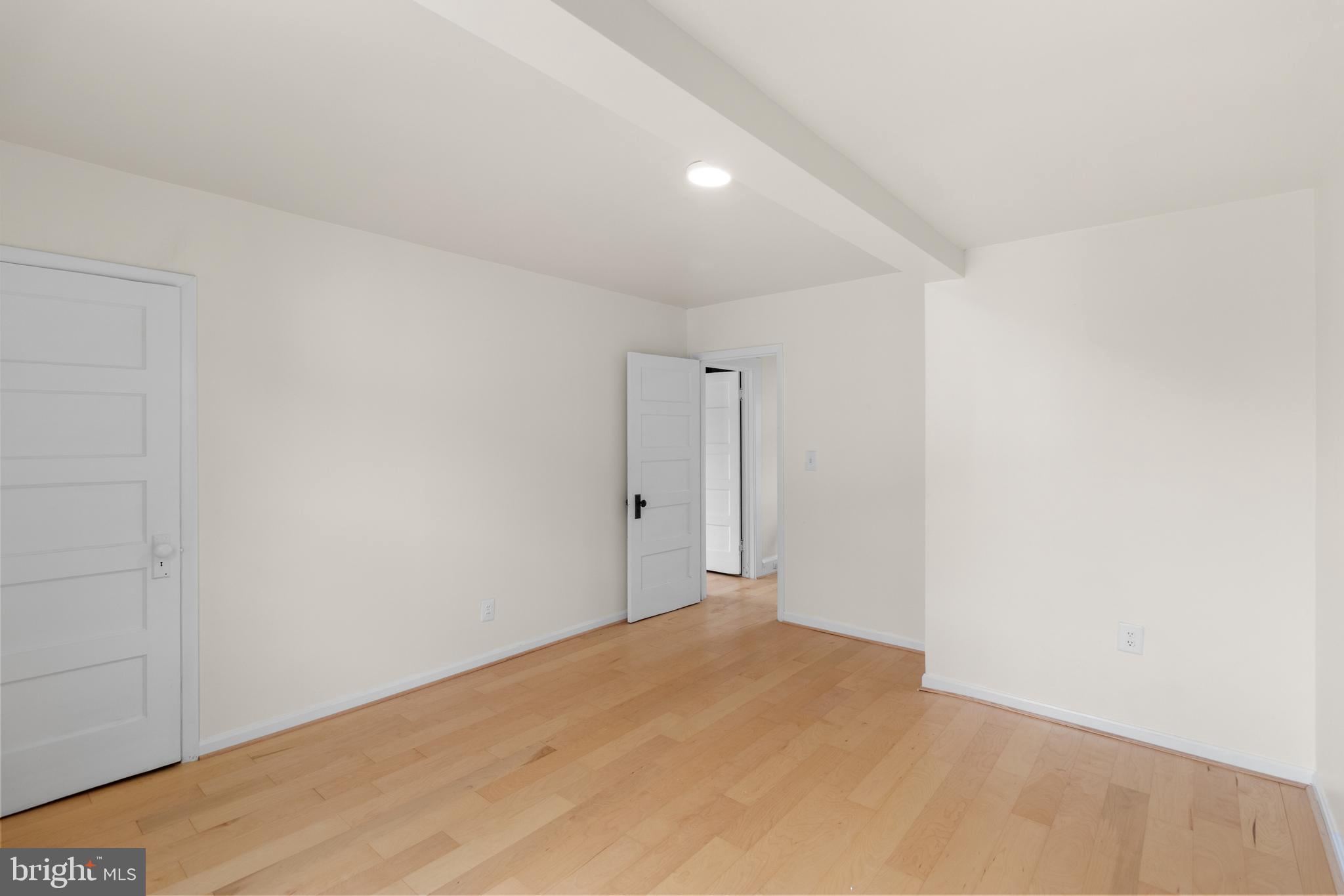 HILLENDALE PARK - Residential Lease