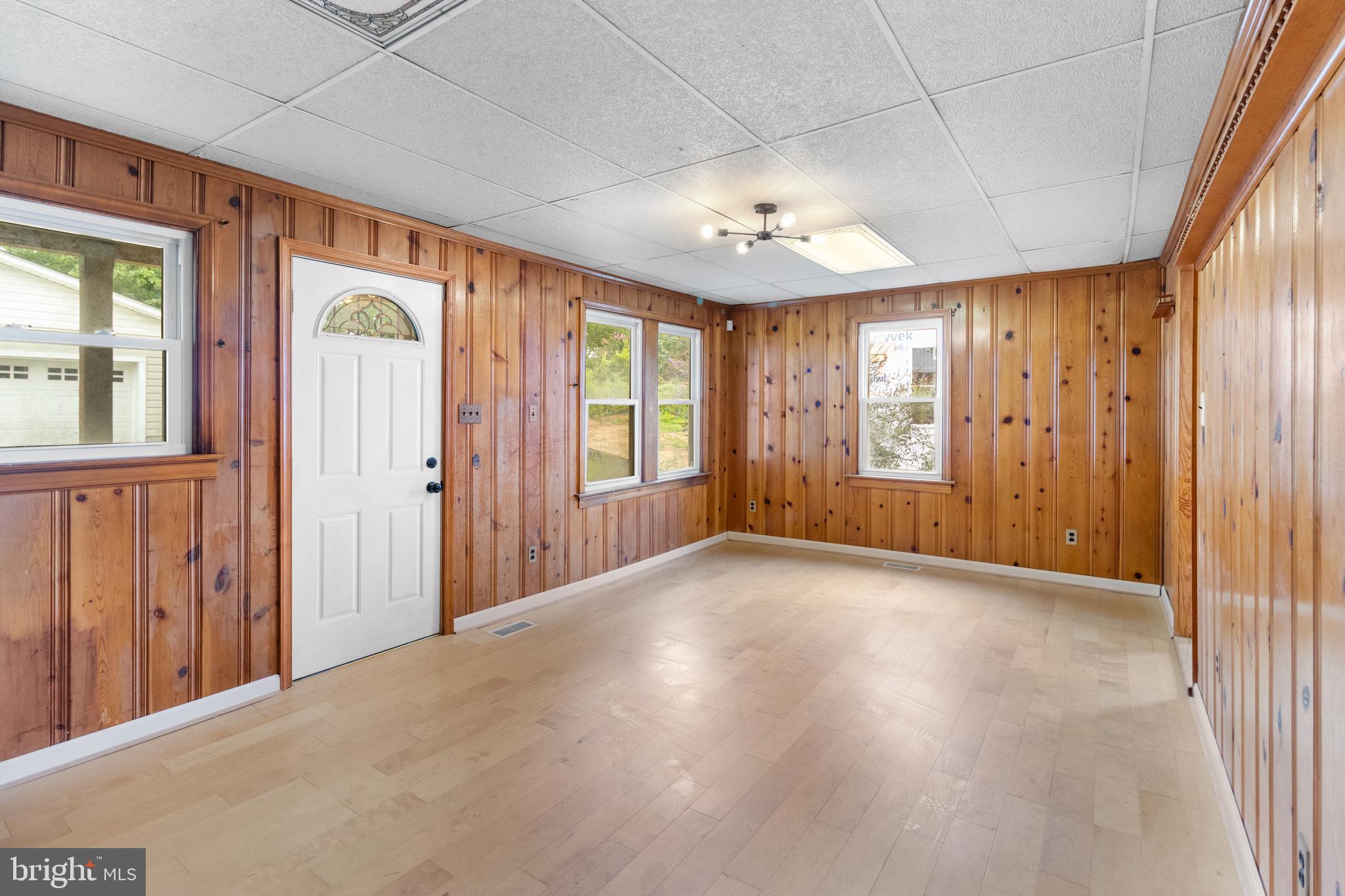 HILLENDALE PARK - Residential Lease