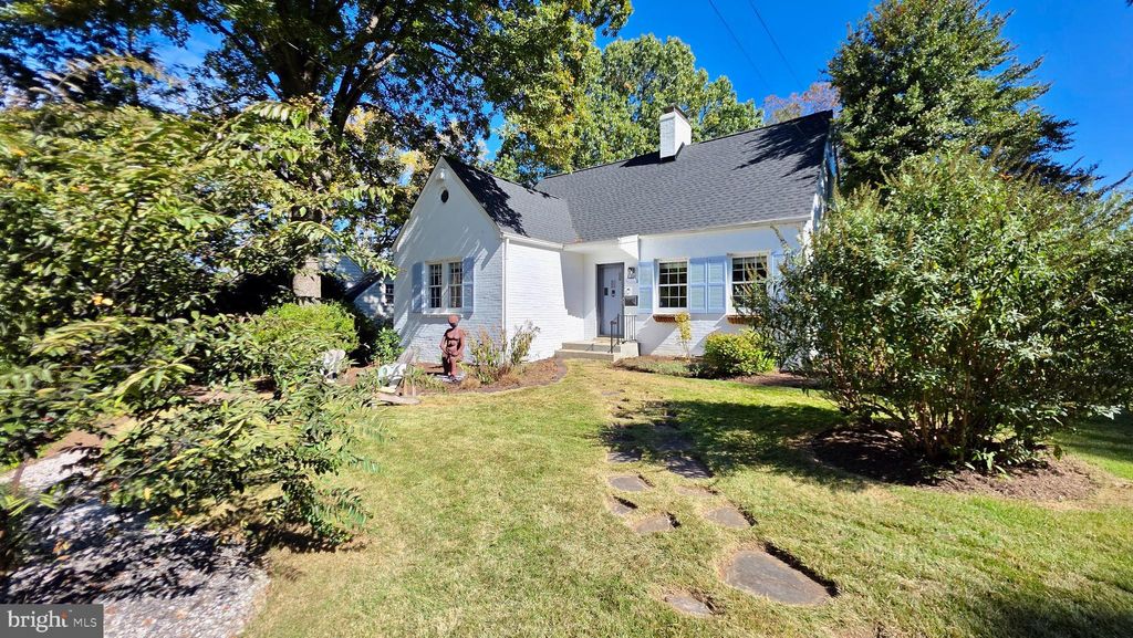 Photo of 10309 Ridgemoor Drive, SILVER SPRING, MD 20901 (MLS # MDMC2203968)