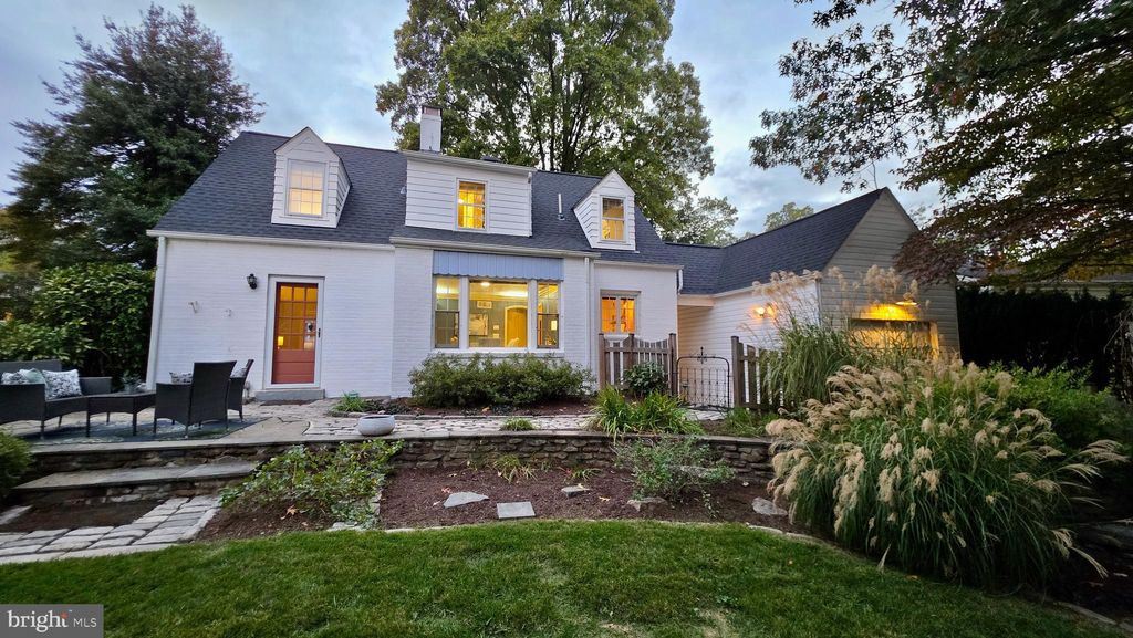 Photo of 10309 Ridgemoor Drive, SILVER SPRING, MD 20901 (MLS # MDMC2203968)