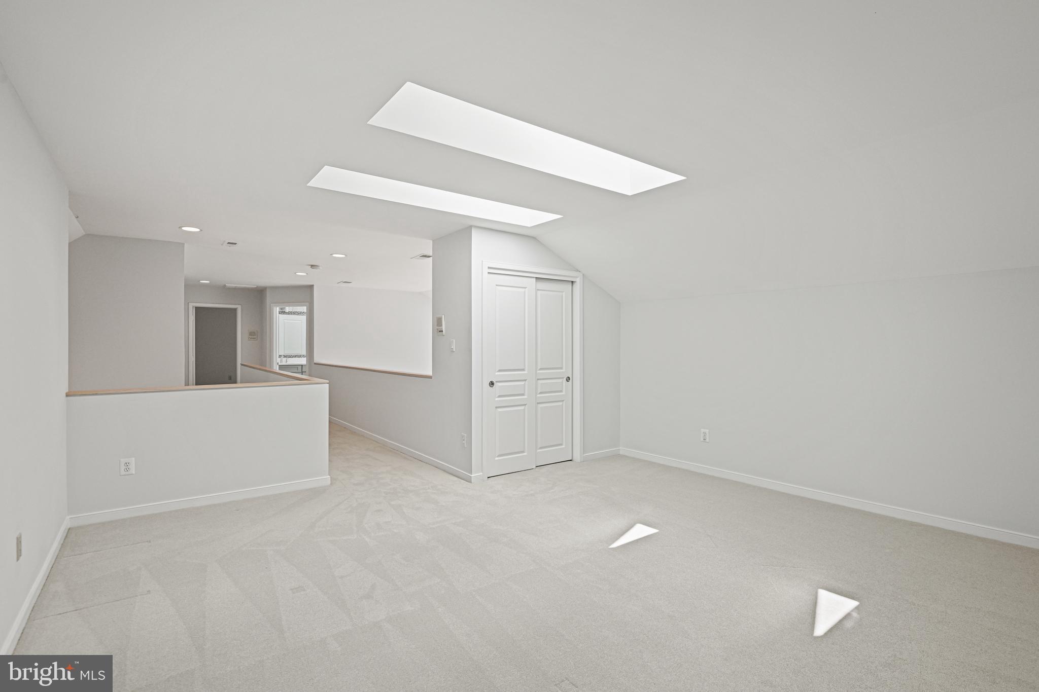 RESTON - Residential