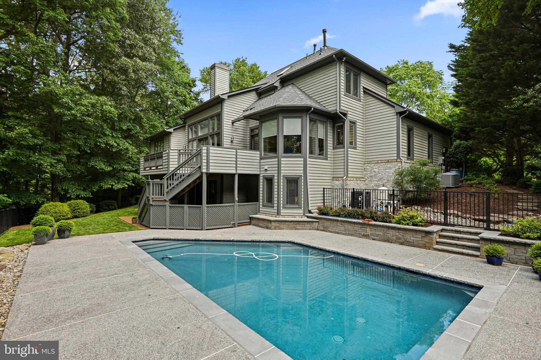 RESTON - Residential