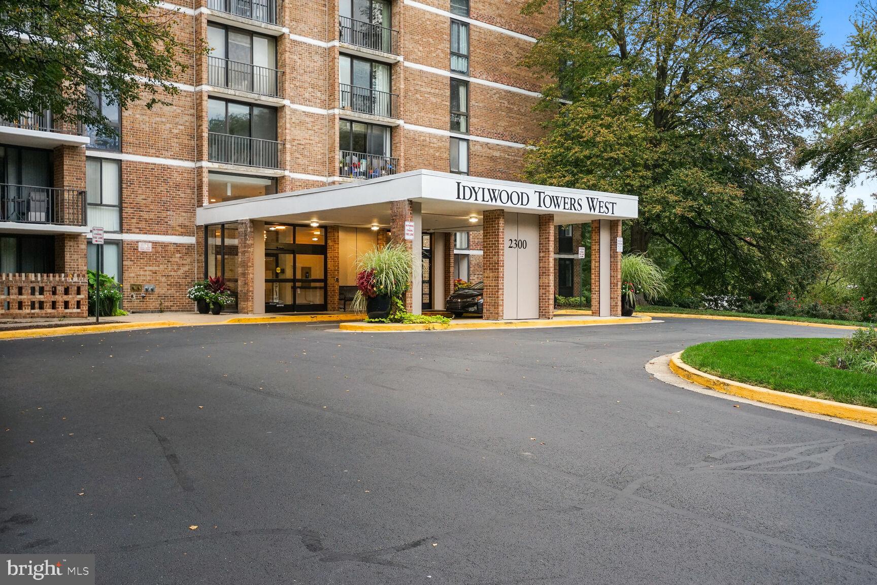 IDYLWOOD TOWERS CONDO - Residential