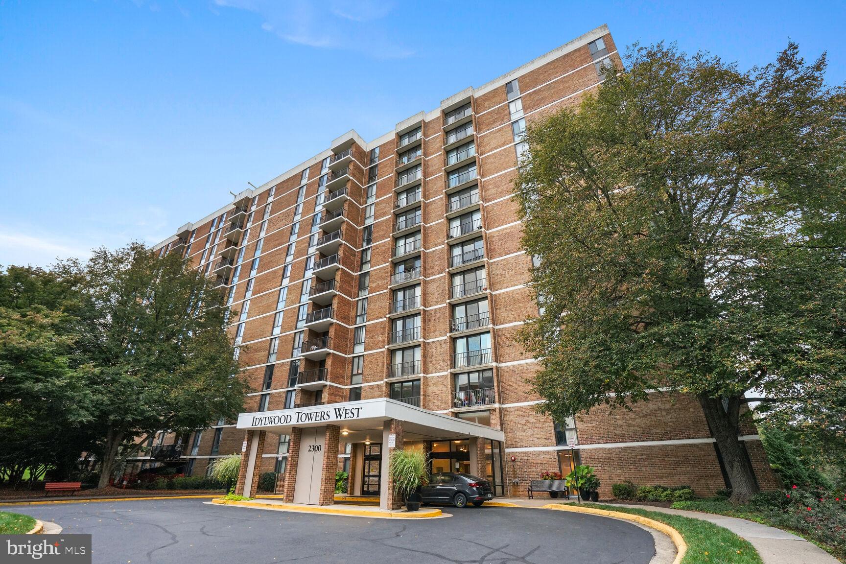 IDYLWOOD TOWERS CONDO - Residential