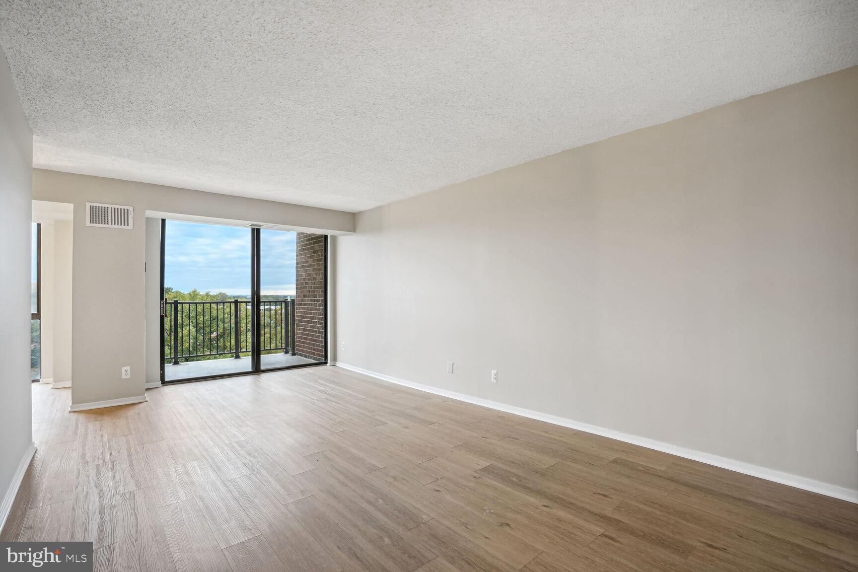 IDYLWOOD TOWERS CONDO - Residential