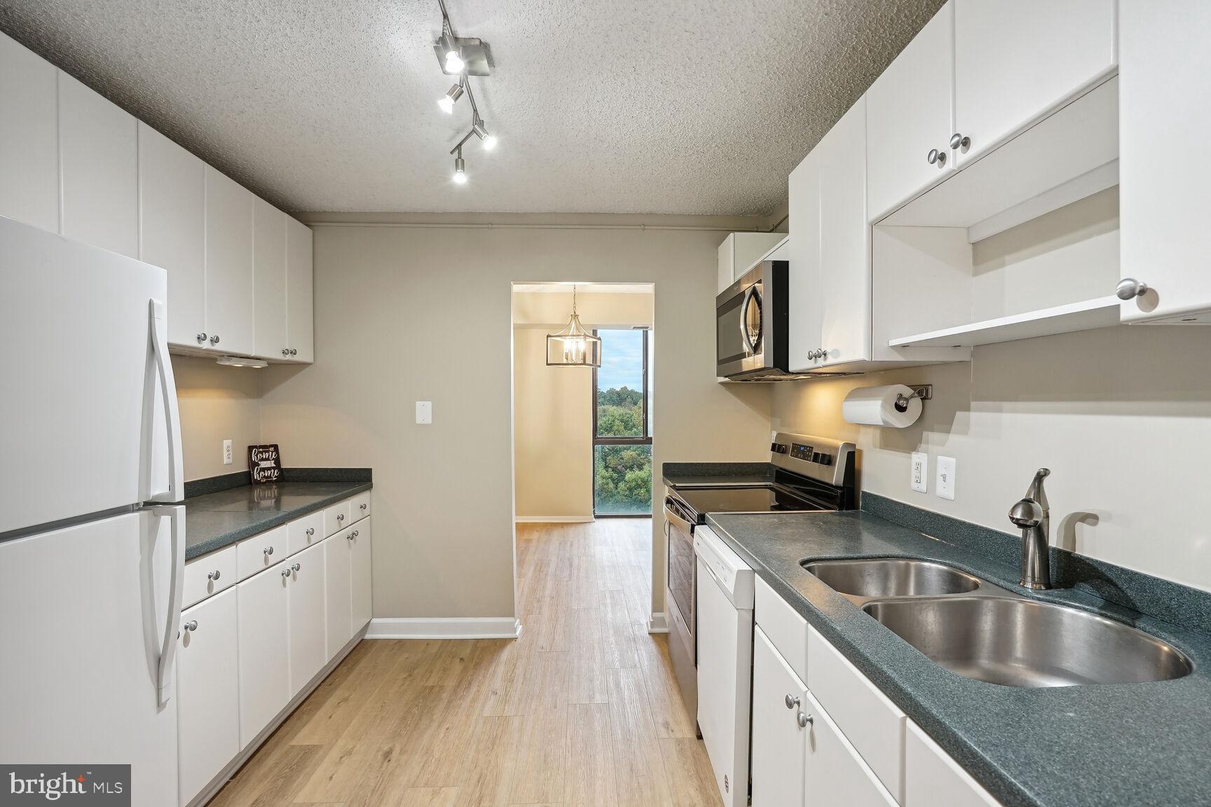 IDYLWOOD TOWERS CONDO - Residential