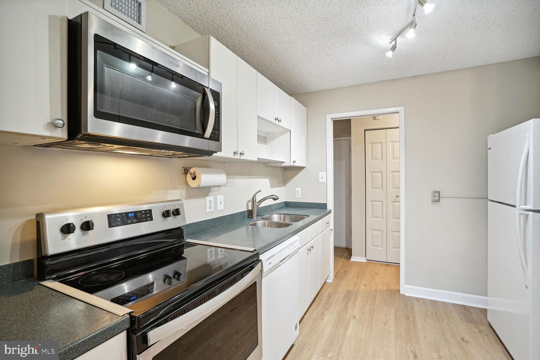 IDYLWOOD TOWERS CONDO - Residential