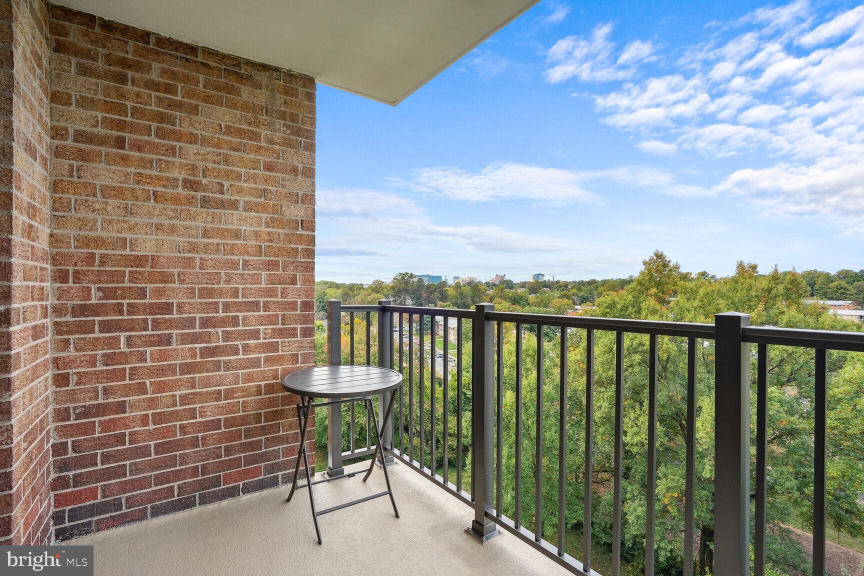 IDYLWOOD TOWERS CONDO - Residential