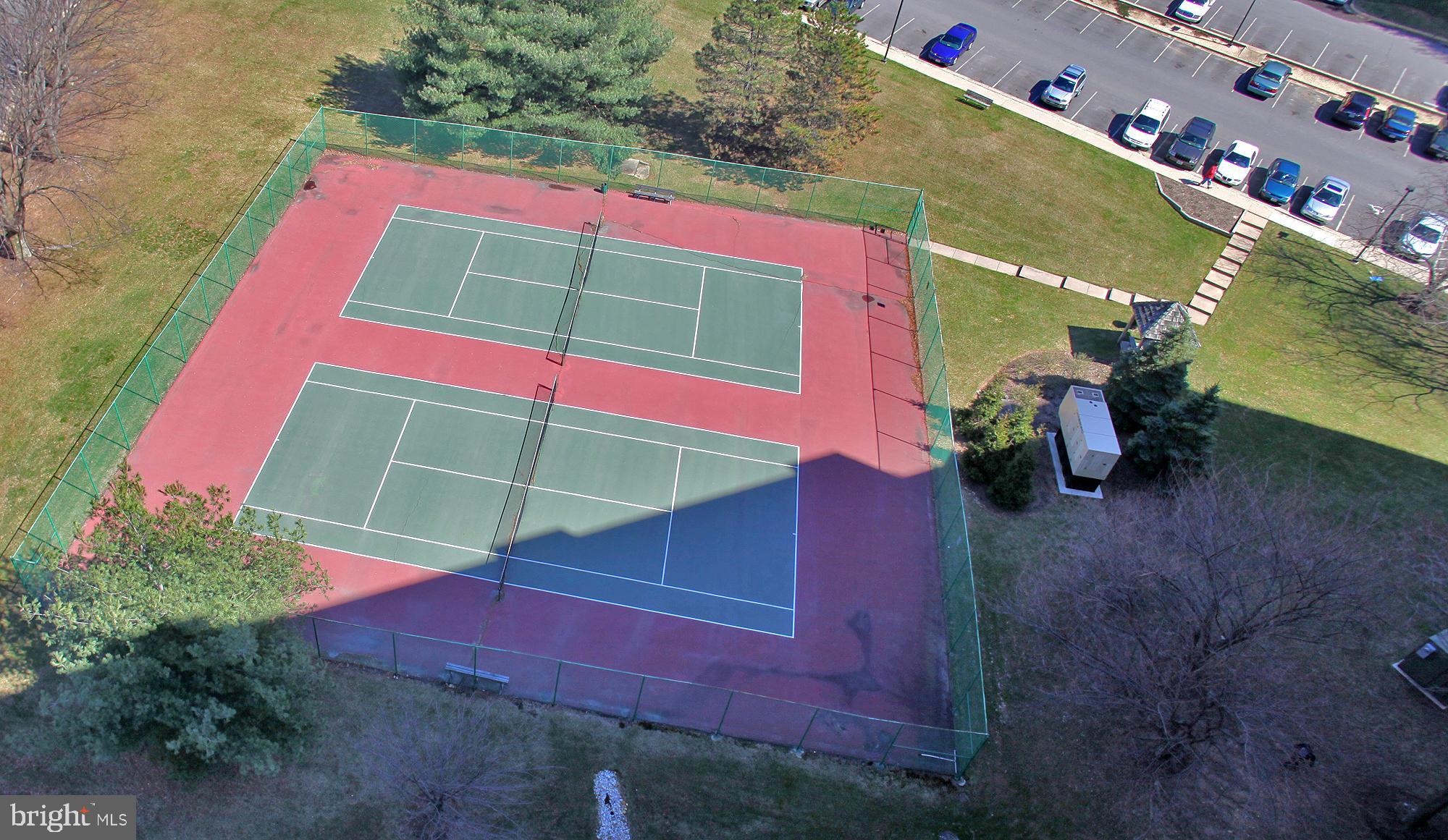 IDYLWOOD TOWERS CONDO - Residential