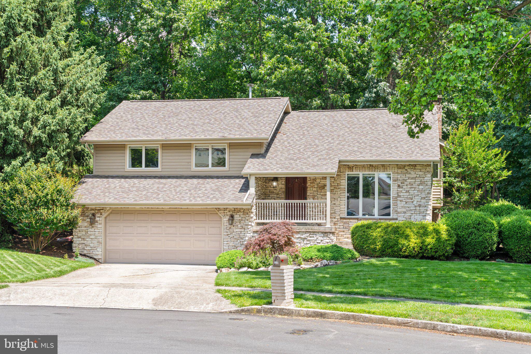 136 BRIARWOOD COURT