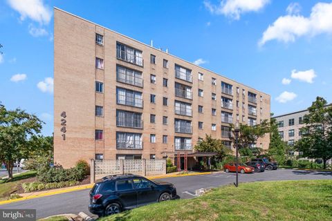 Photo of ARLINGTON, VA 22204 (MLS # VAAR2075440)