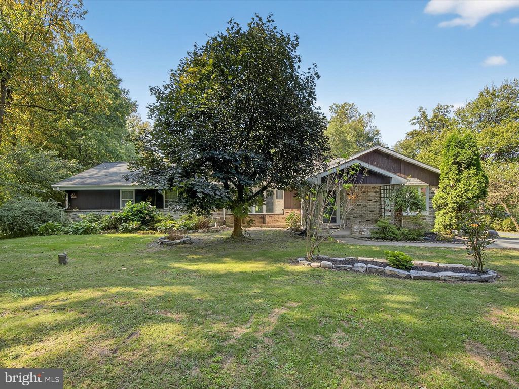 Photo of 247 Lawn Road, PALMYRA, PA 17078 (MLS # PALN2022684)
