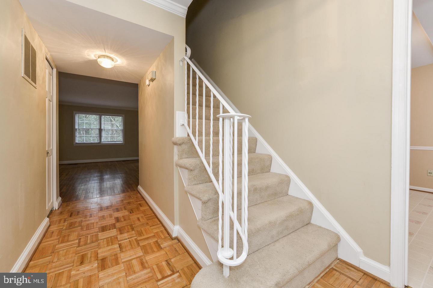 1860 GOLF VIEW COURT