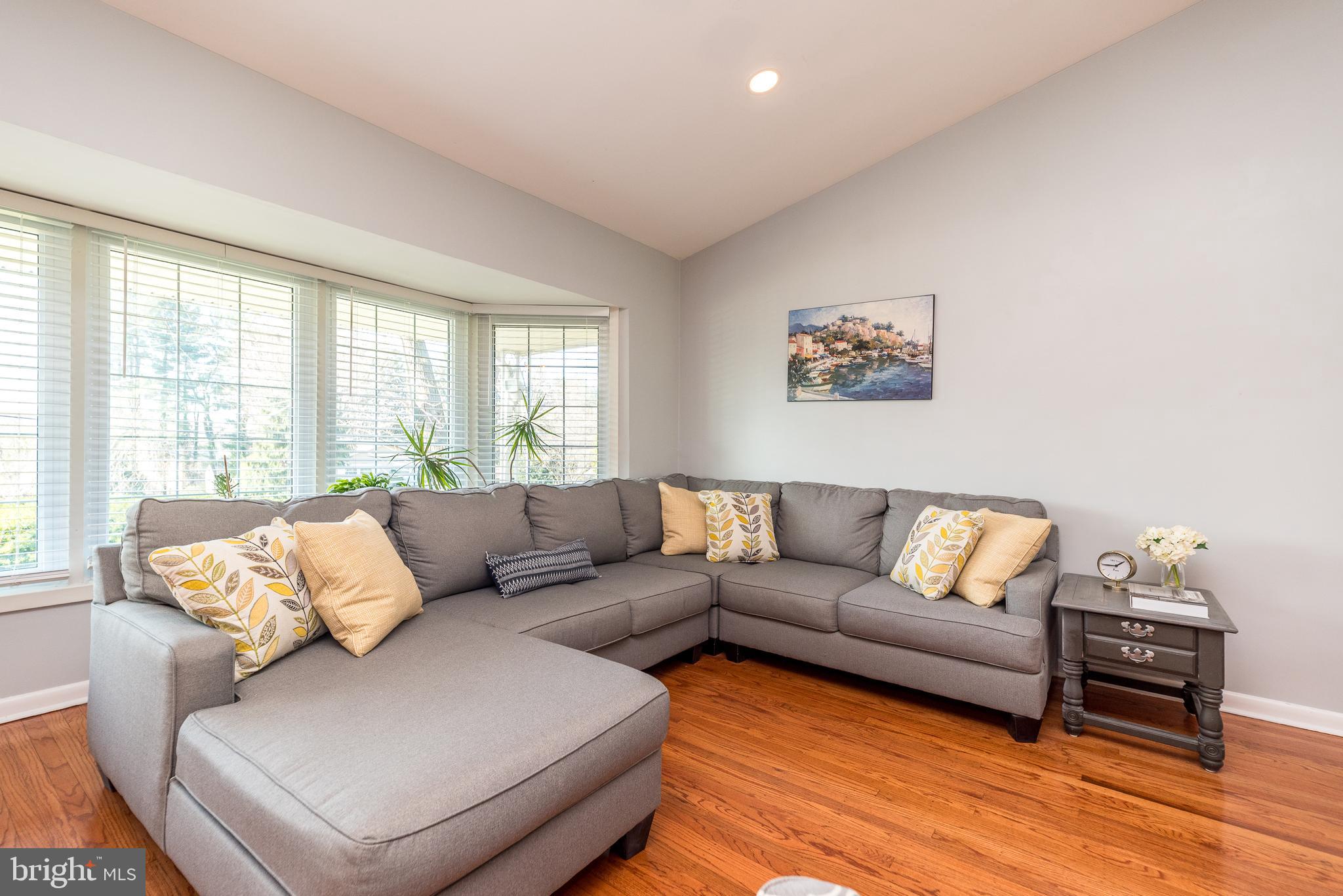 COUNTRY CLUB ESTS - Residential