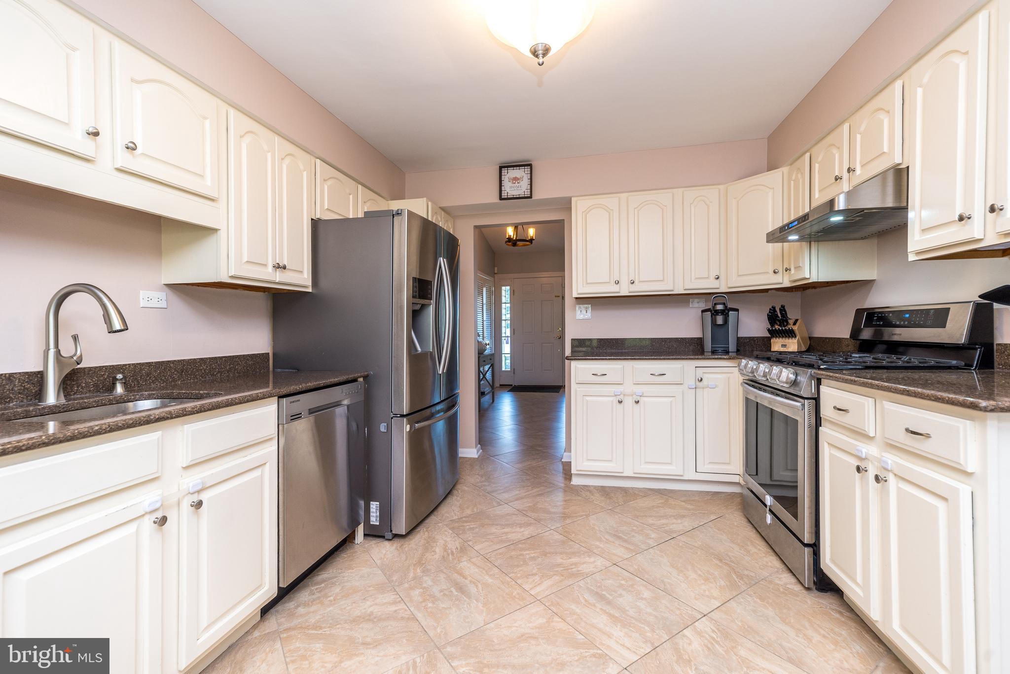 COUNTRY CLUB ESTS - Residential