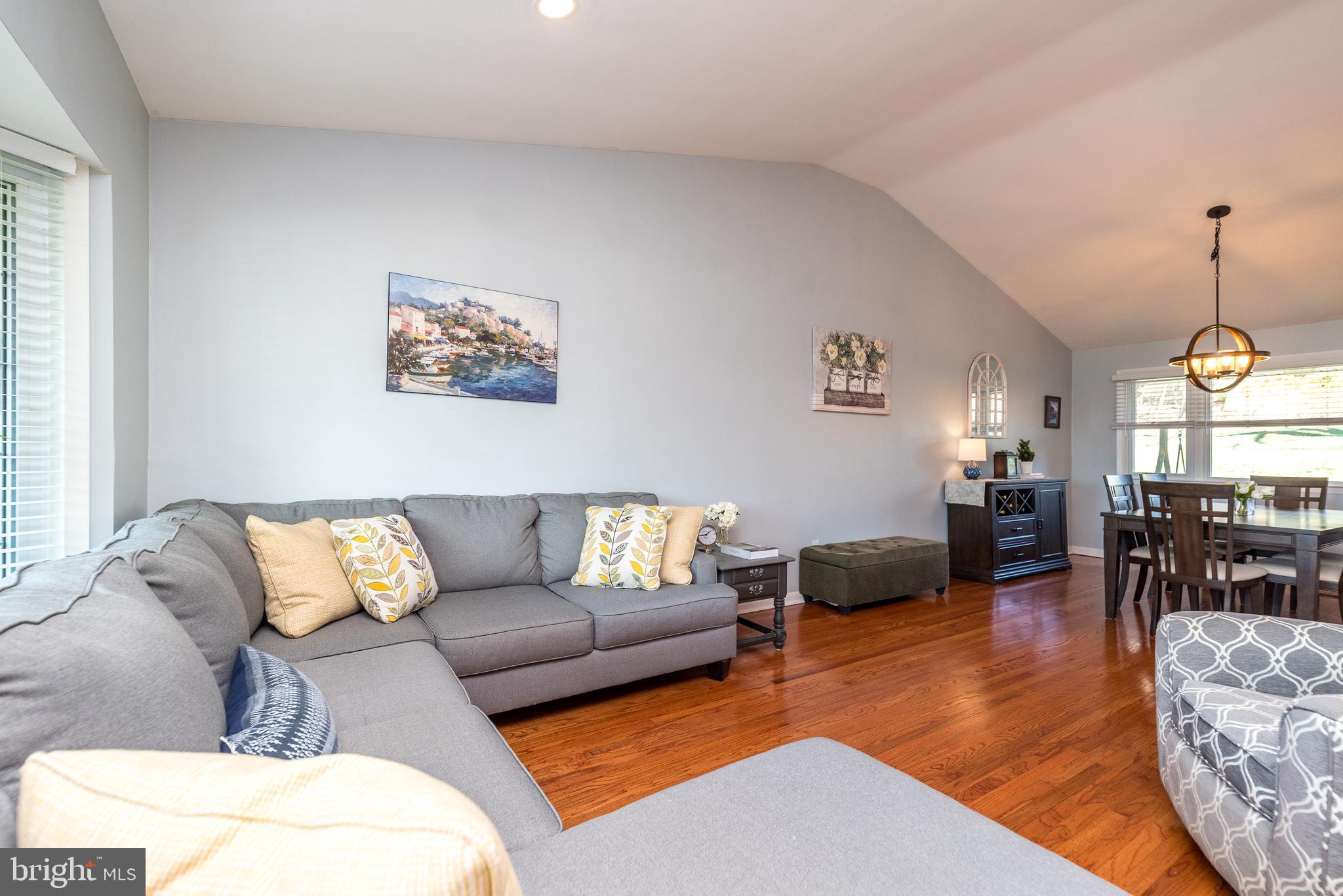 COUNTRY CLUB ESTS - Residential