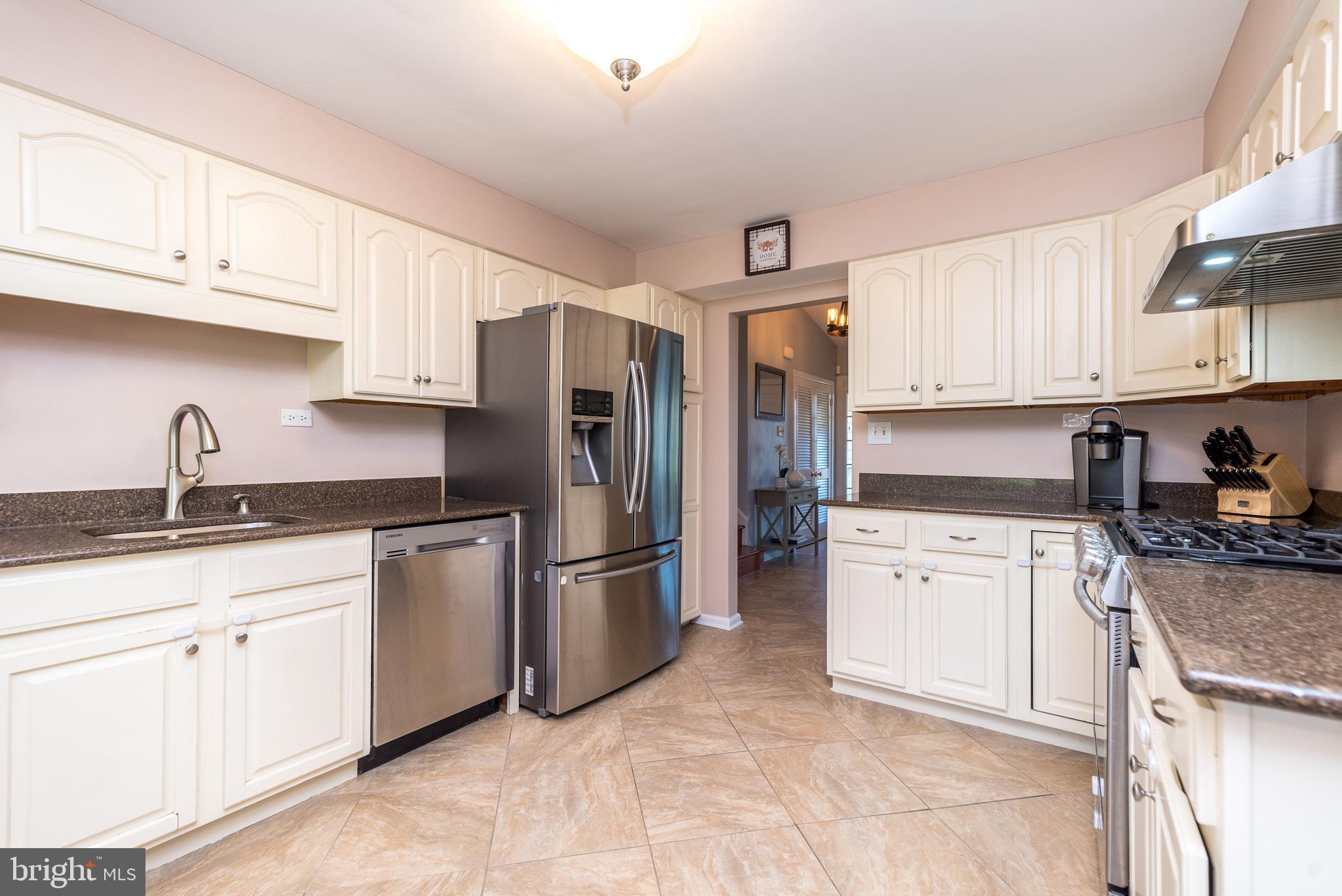 COUNTRY CLUB ESTS - Residential