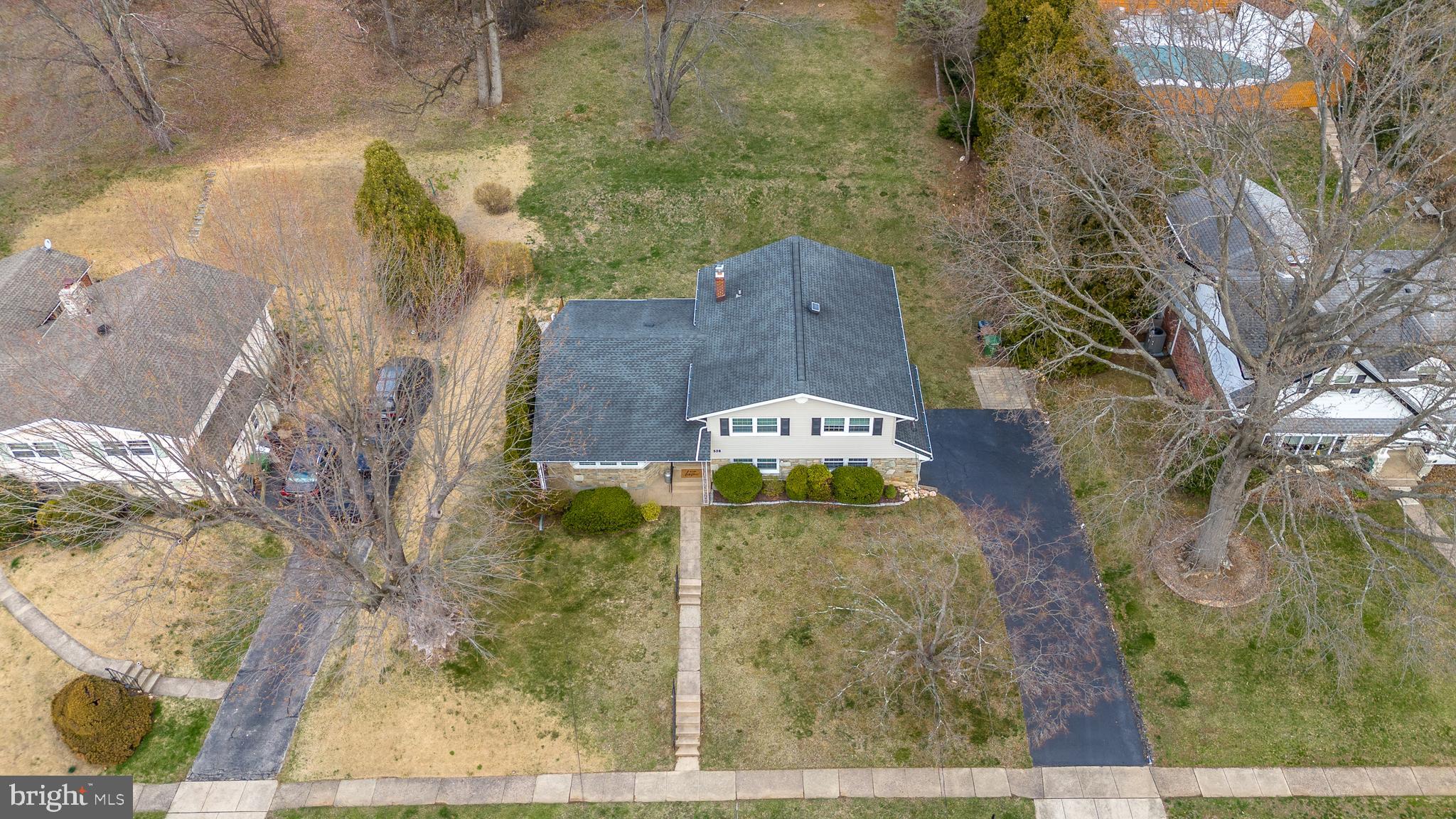 COUNTRY CLUB ESTS - Residential