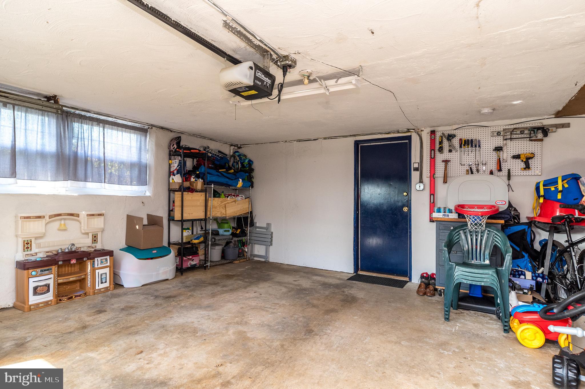 COUNTRY CLUB ESTS - Residential