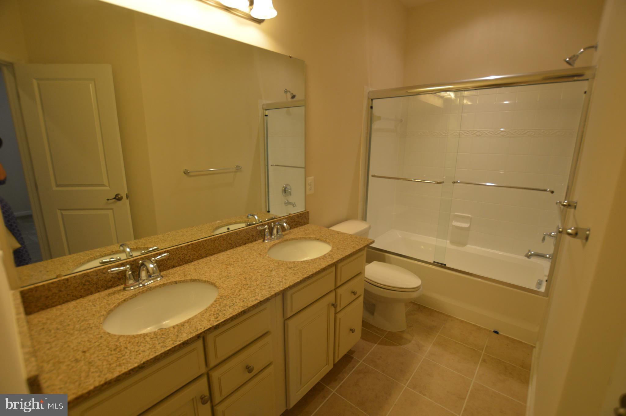 MARKET SQUARE - Residential Lease