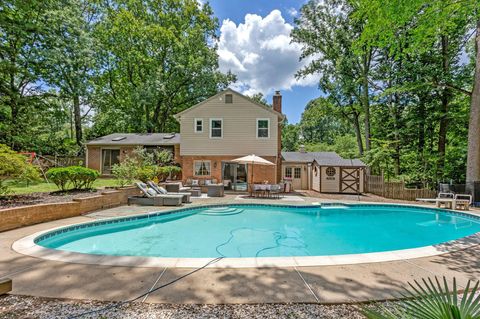 Photo of 11117 Whisperwood Lane, NORTH BETHESDA, MD 20852 (MLS # MDMC2240398)