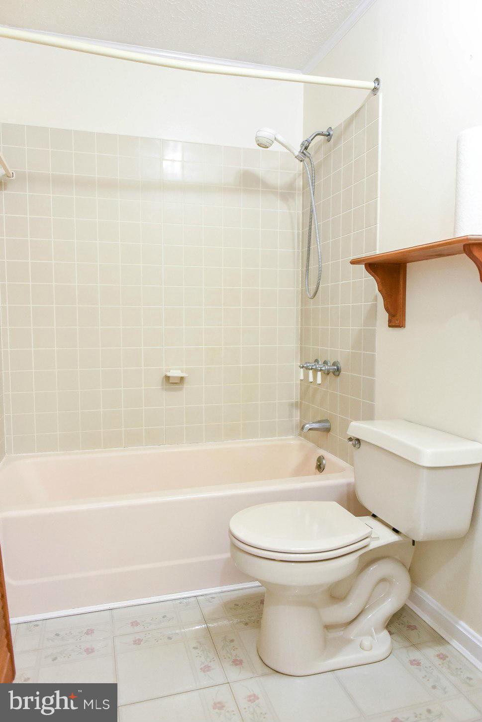 HOLLYWOOD SHORES - Residential