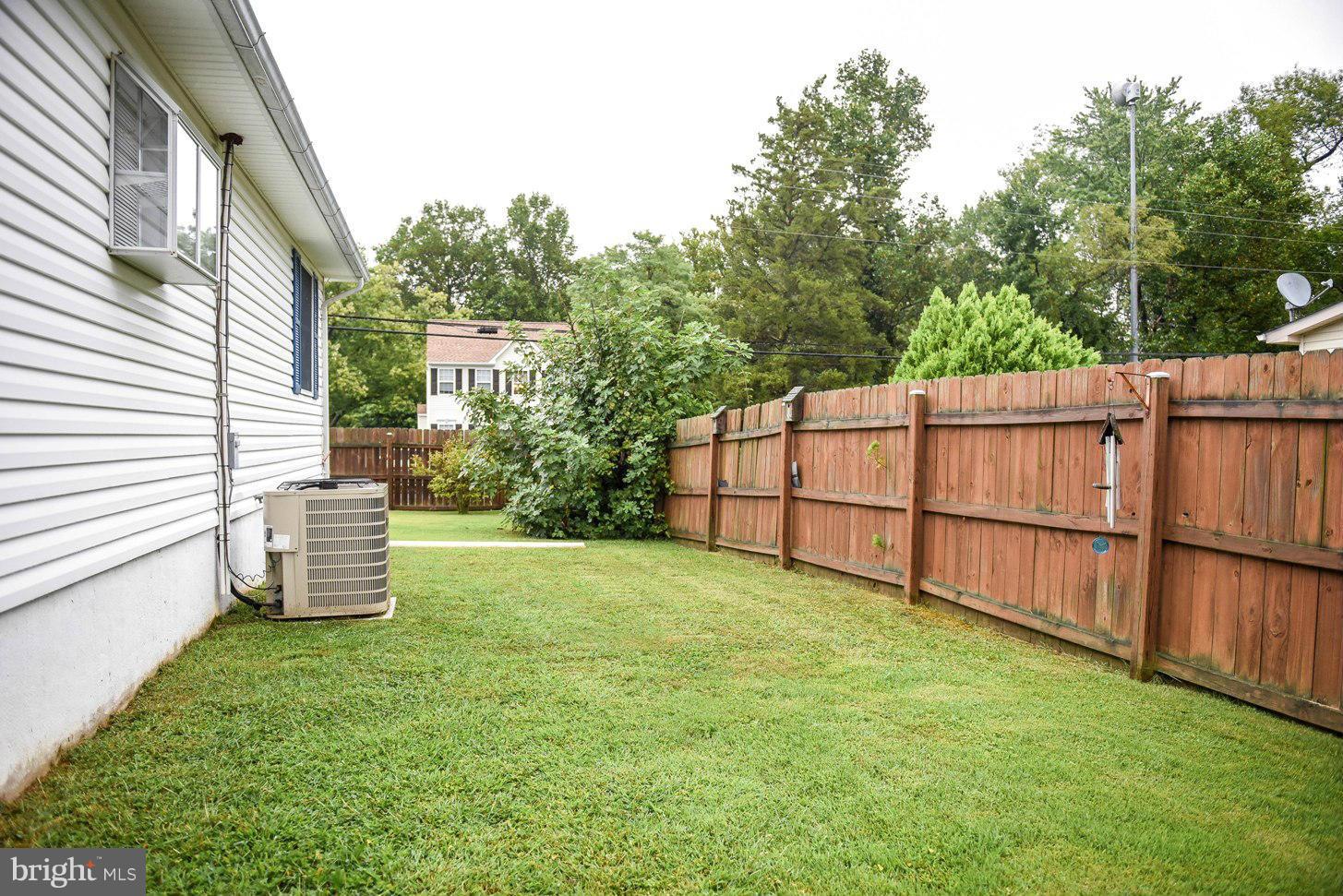 HOLLYWOOD SHORES - Residential