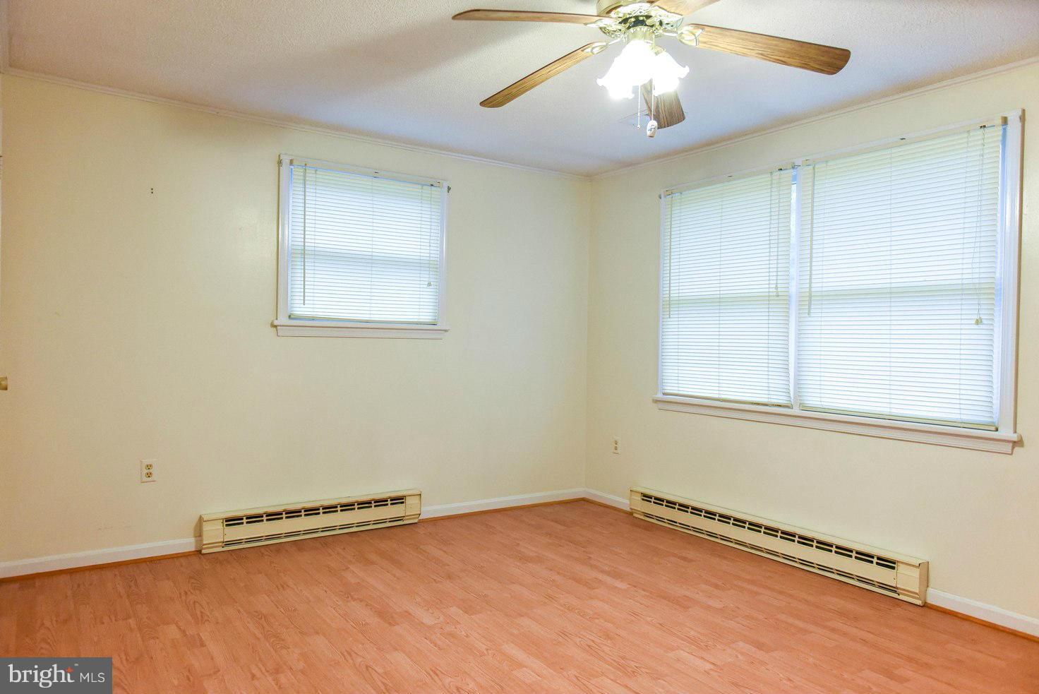 HOLLYWOOD SHORES - Residential