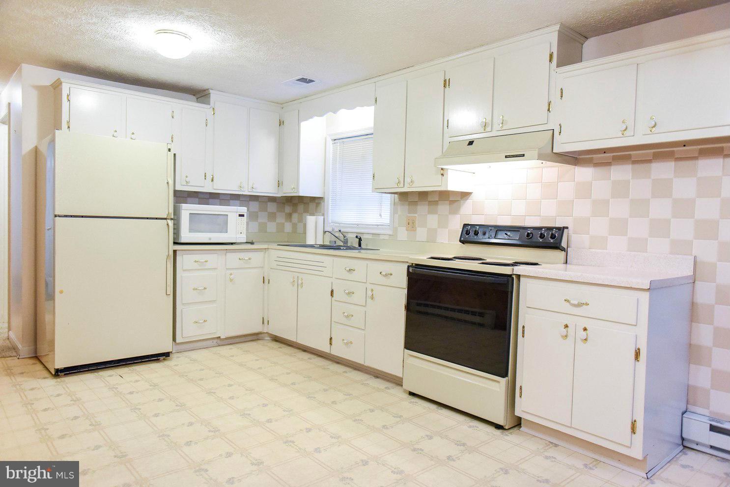 HOLLYWOOD SHORES - Residential