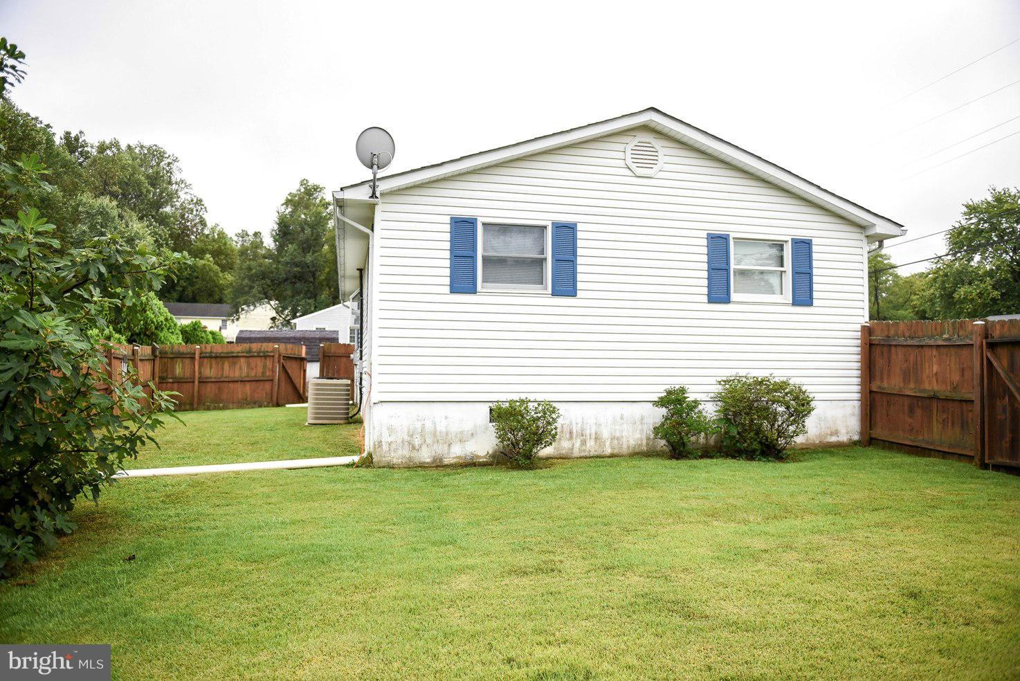 HOLLYWOOD SHORES - Residential