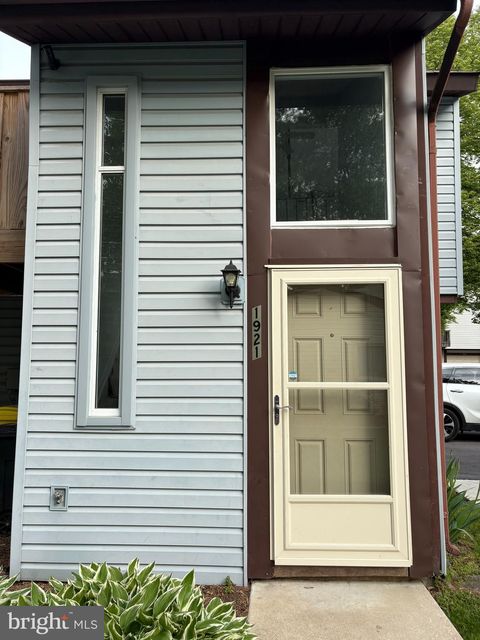 Photo of 1921 Everglade Court, CROFTON, MD 21114 (MLS # MDAA2143970)