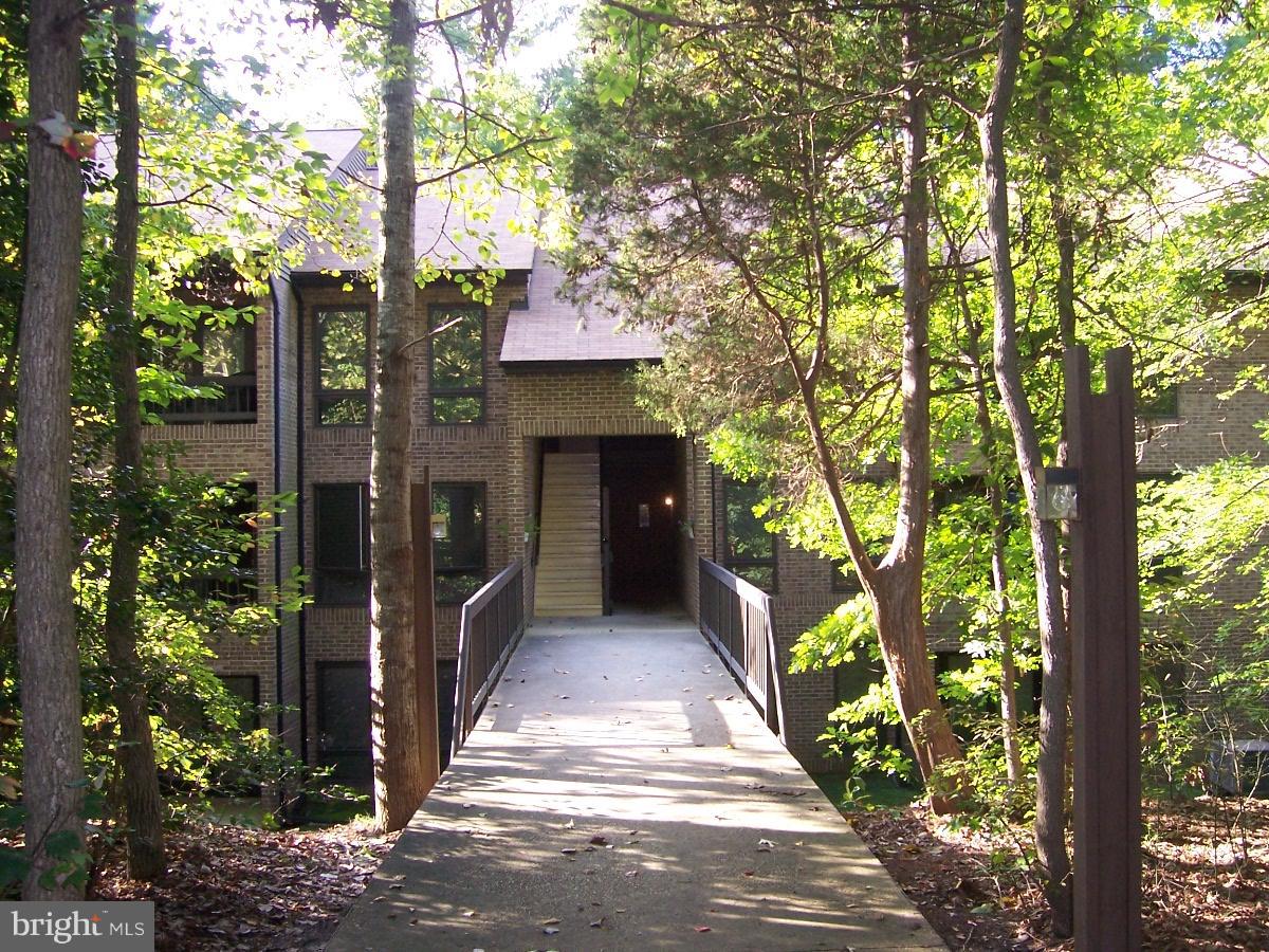 Charming front facing 1 bedroom condo on the 1st floor with open living / dining area and patio.