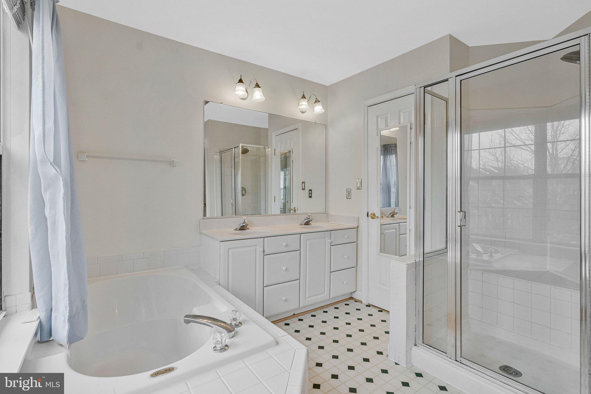 LOWES ISLAND - Residential