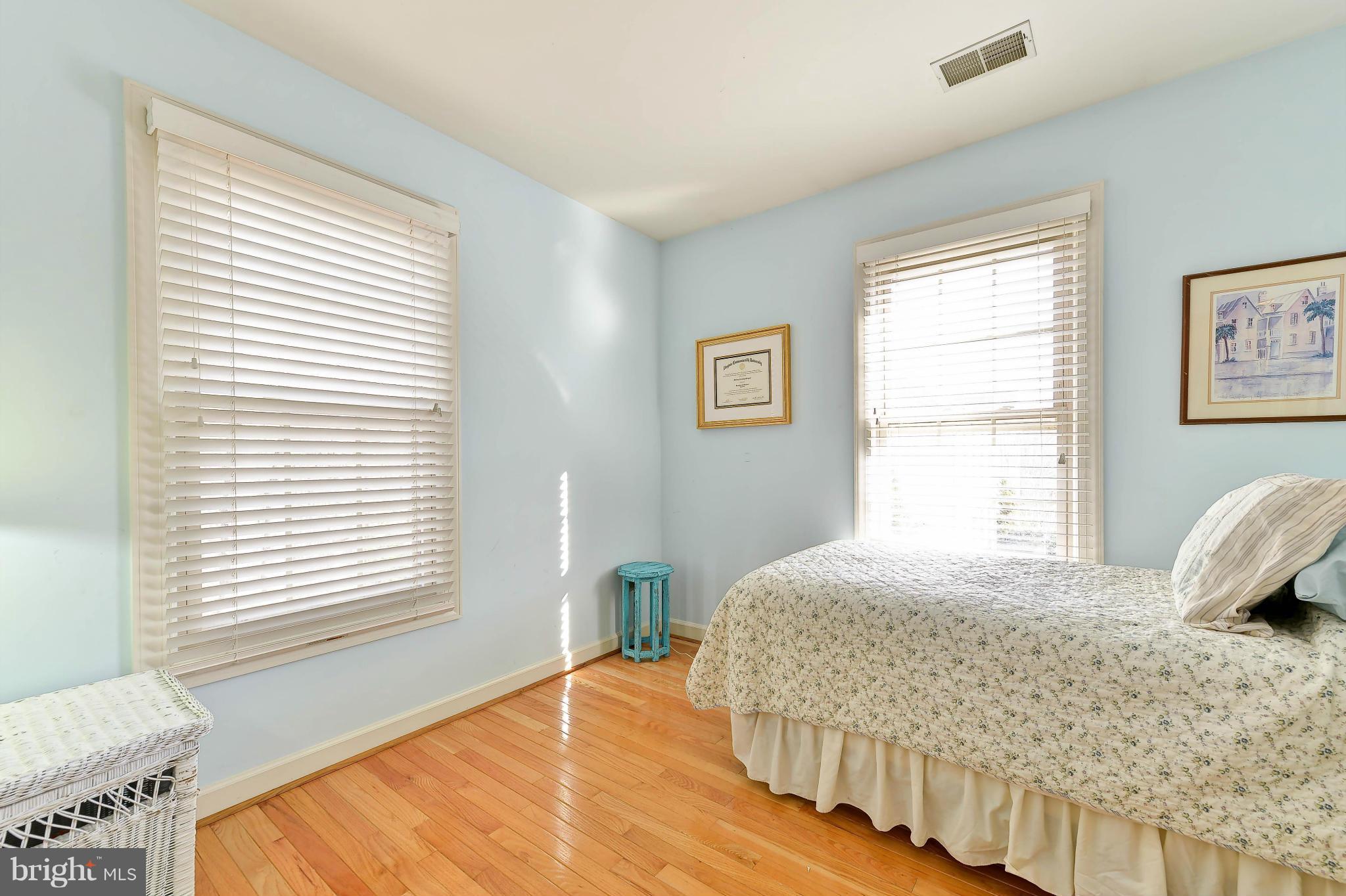 ISLAND CREEK - Residential