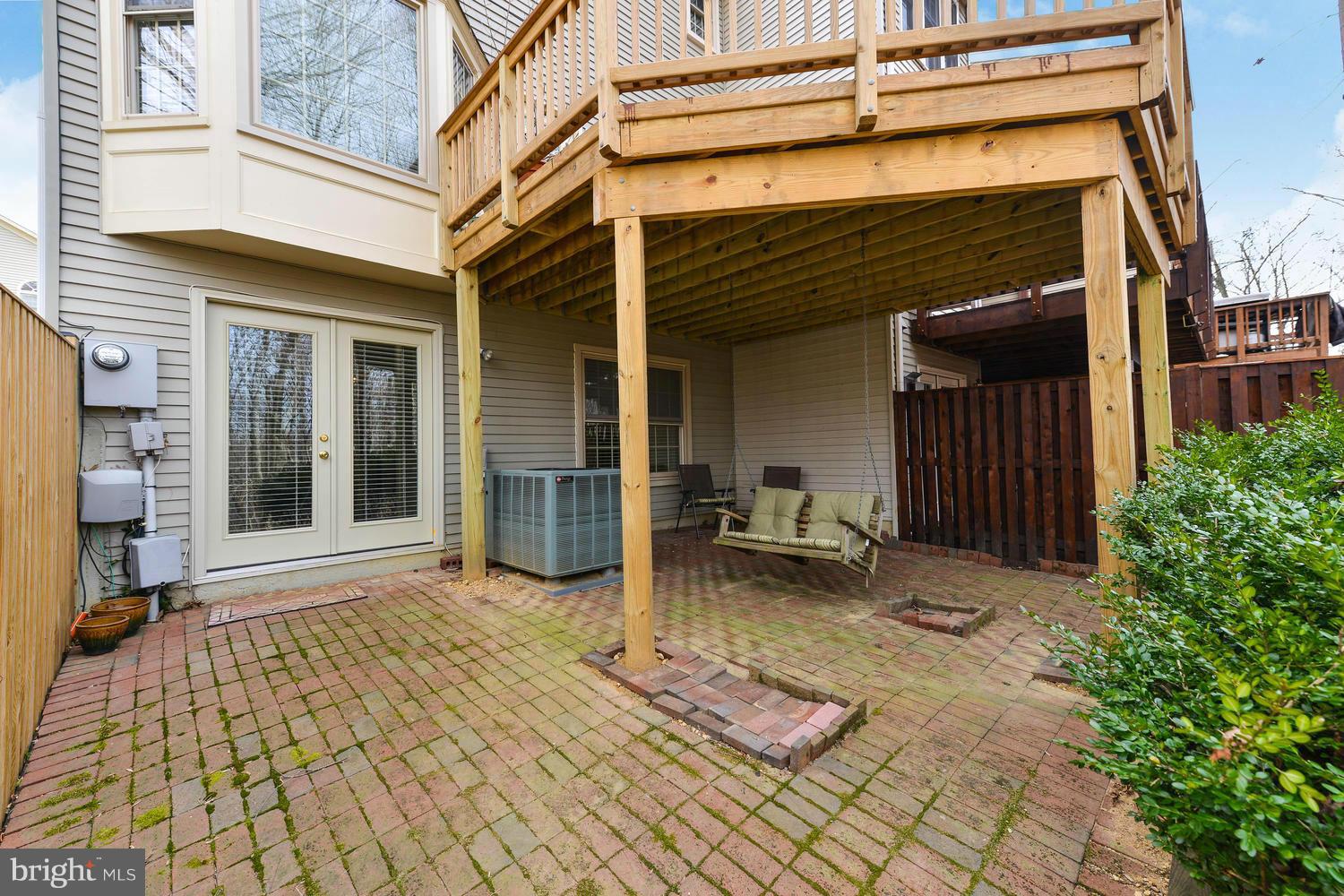 ISLAND CREEK - Residential