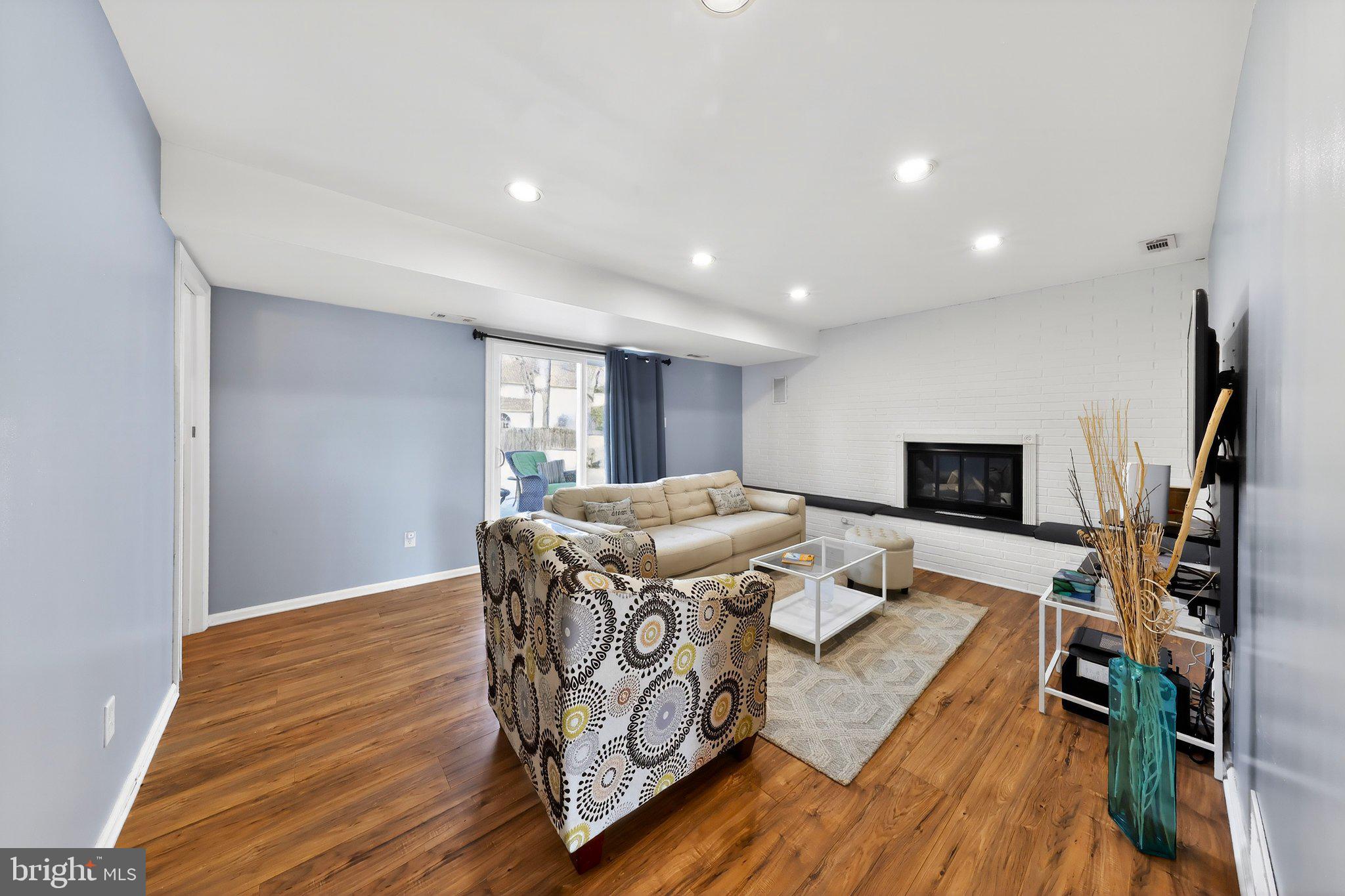 EAGLE GLEN - Residential