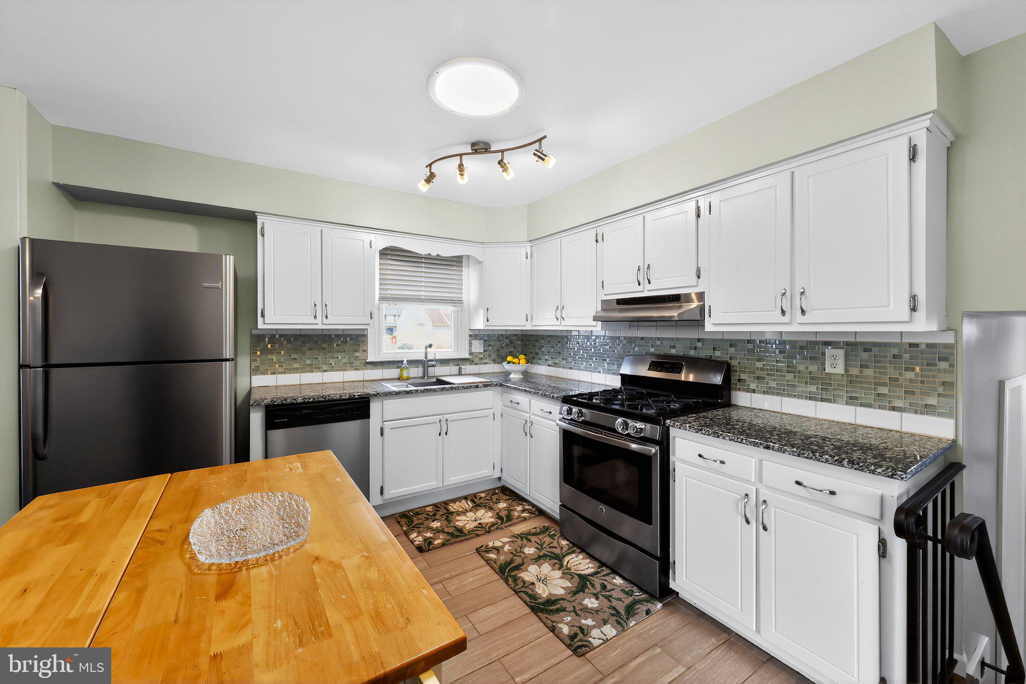 EAGLE GLEN - Residential