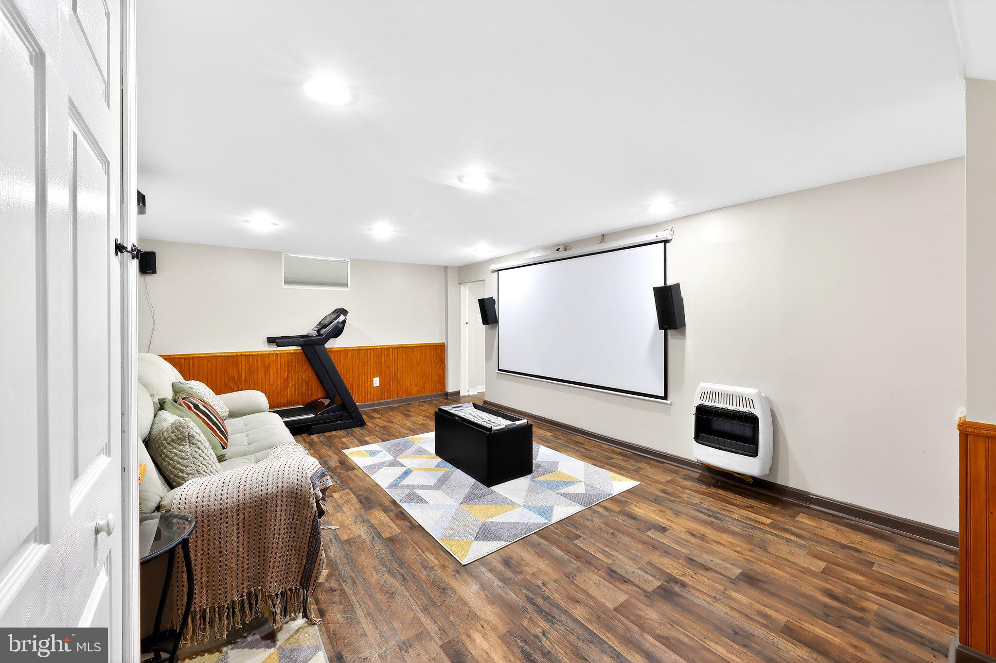 EAGLE GLEN - Residential